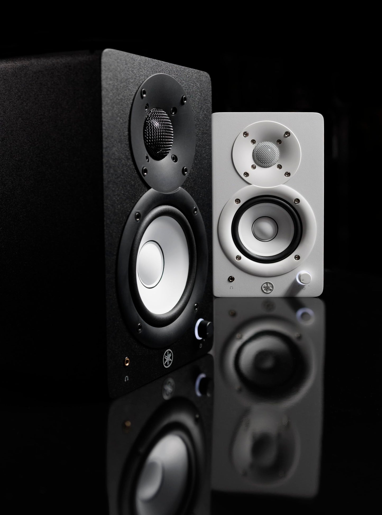 Yamaha HS4 Powered Studio Monitor in Black, Pair (HS4 B)